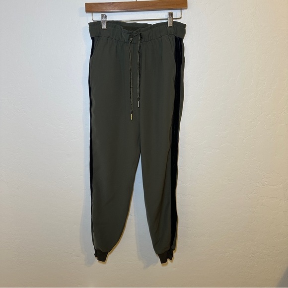 Lululemon On the Fly Jogger *Velvet Trim Dark Olive / Black Size 4 - Picture 2 of 5